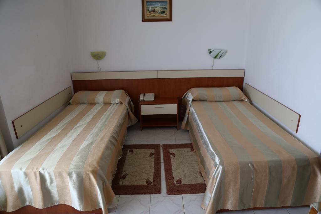 Hotel Orfeu Mamaia Buitenkant foto
