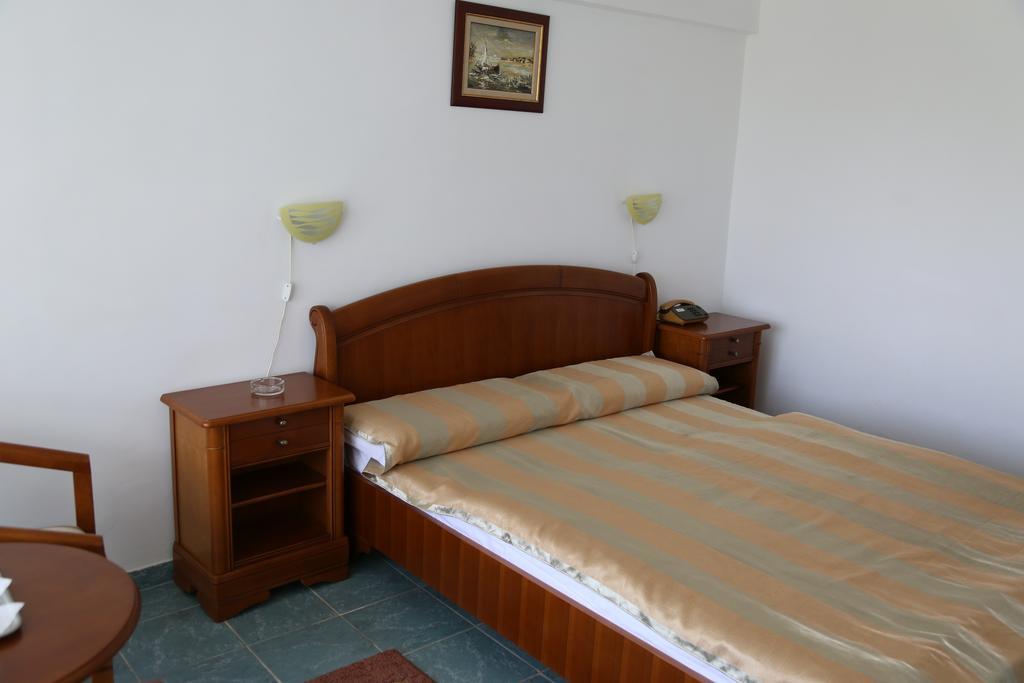 Hotel Orfeu Mamaia Kamer foto