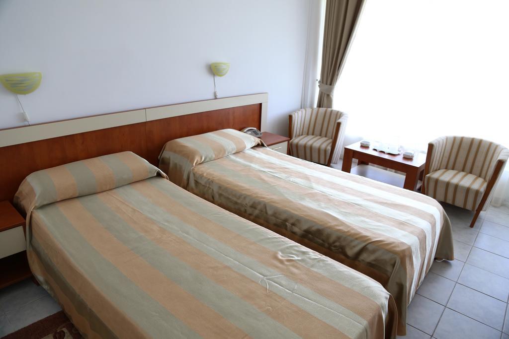 Hotel Orfeu Mamaia Kamer foto