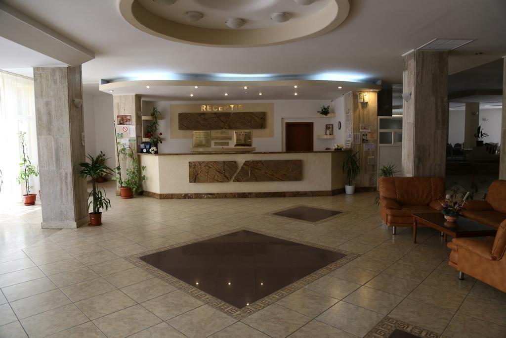 Hotel Orfeu Mamaia Buitenkant foto