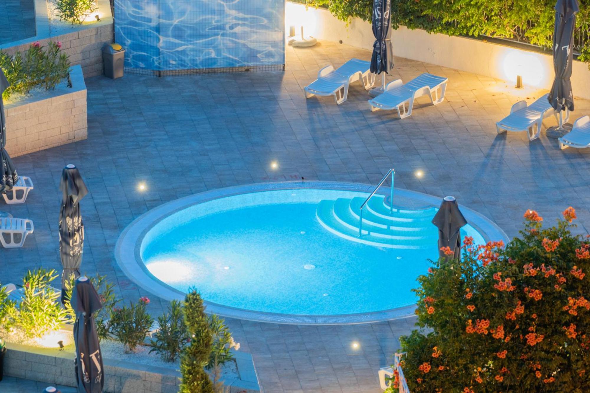 Hotel Orfeu Mamaia Buitenkant foto