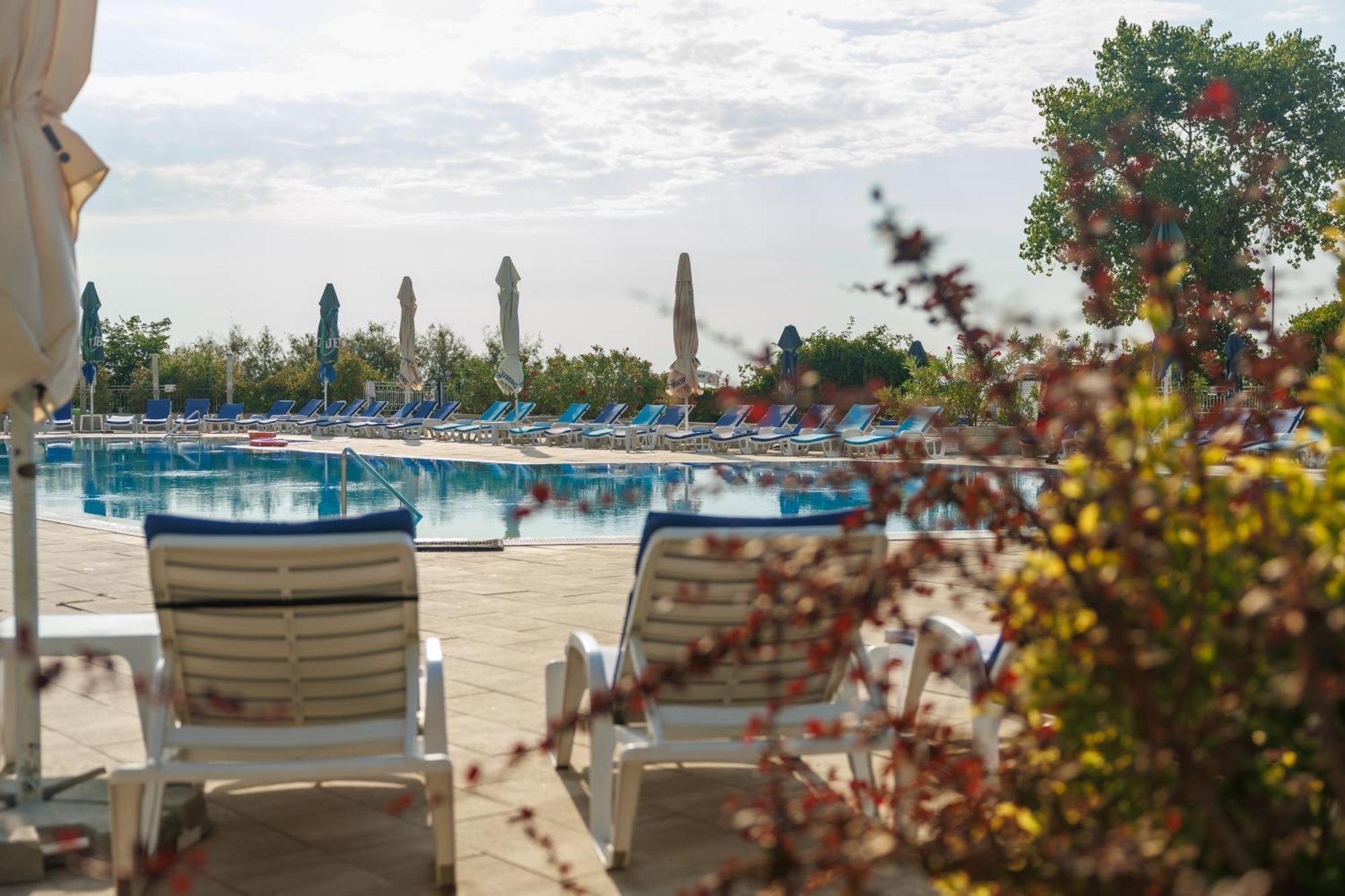 Hotel Orfeu Mamaia Buitenkant foto