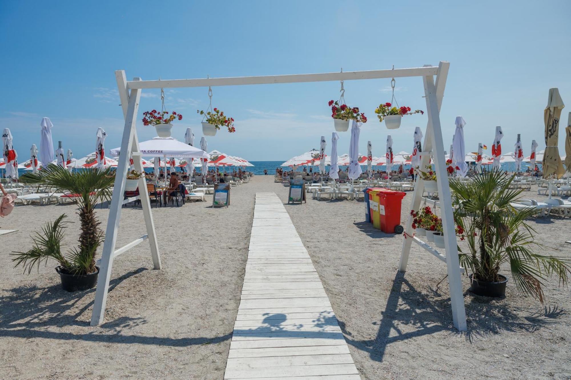 Hotel Orfeu Mamaia Buitenkant foto